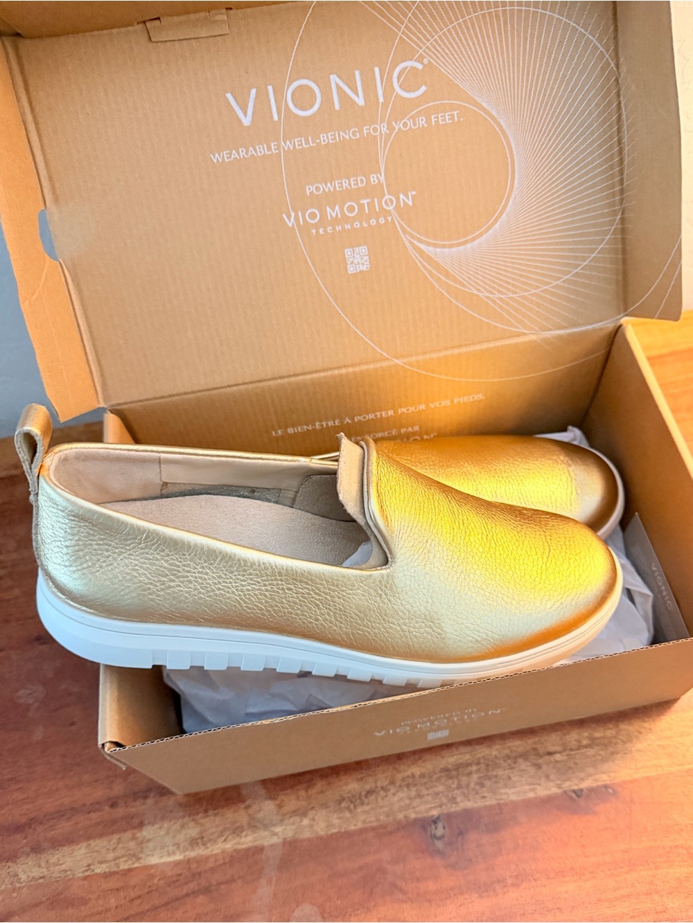 Vionic Uptown Willa Gold Leather Sneakers